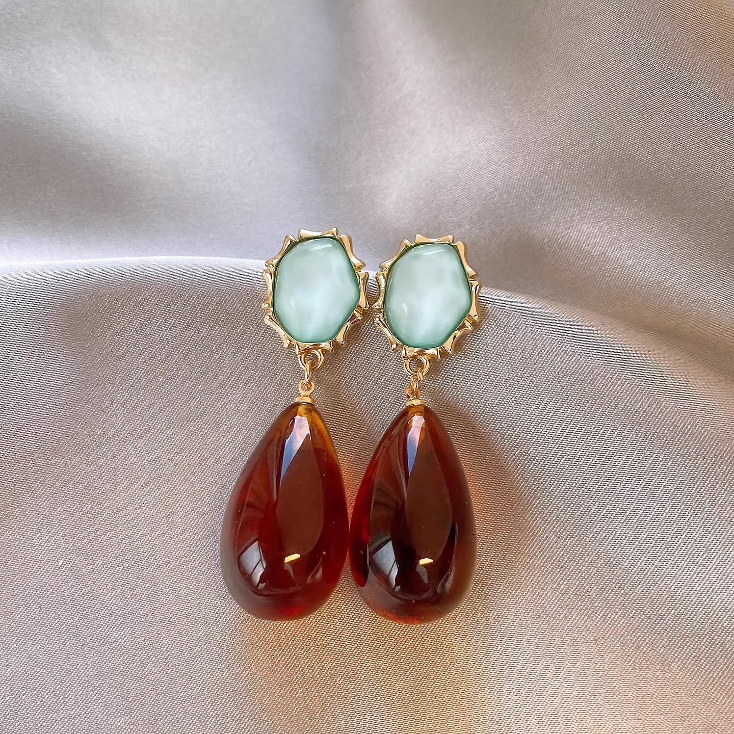Women's Retro Coffee Color Style Light Luxury Temperament High Sense Stud Earrings
