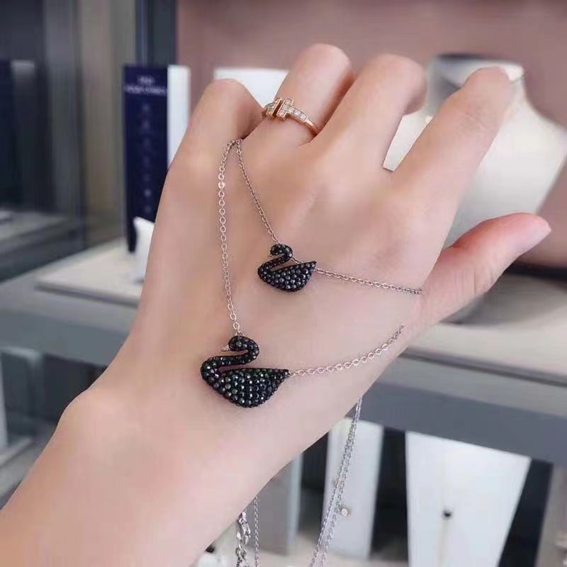 Red Pink White Black Swan Female Cymbal Clavicle Necklace