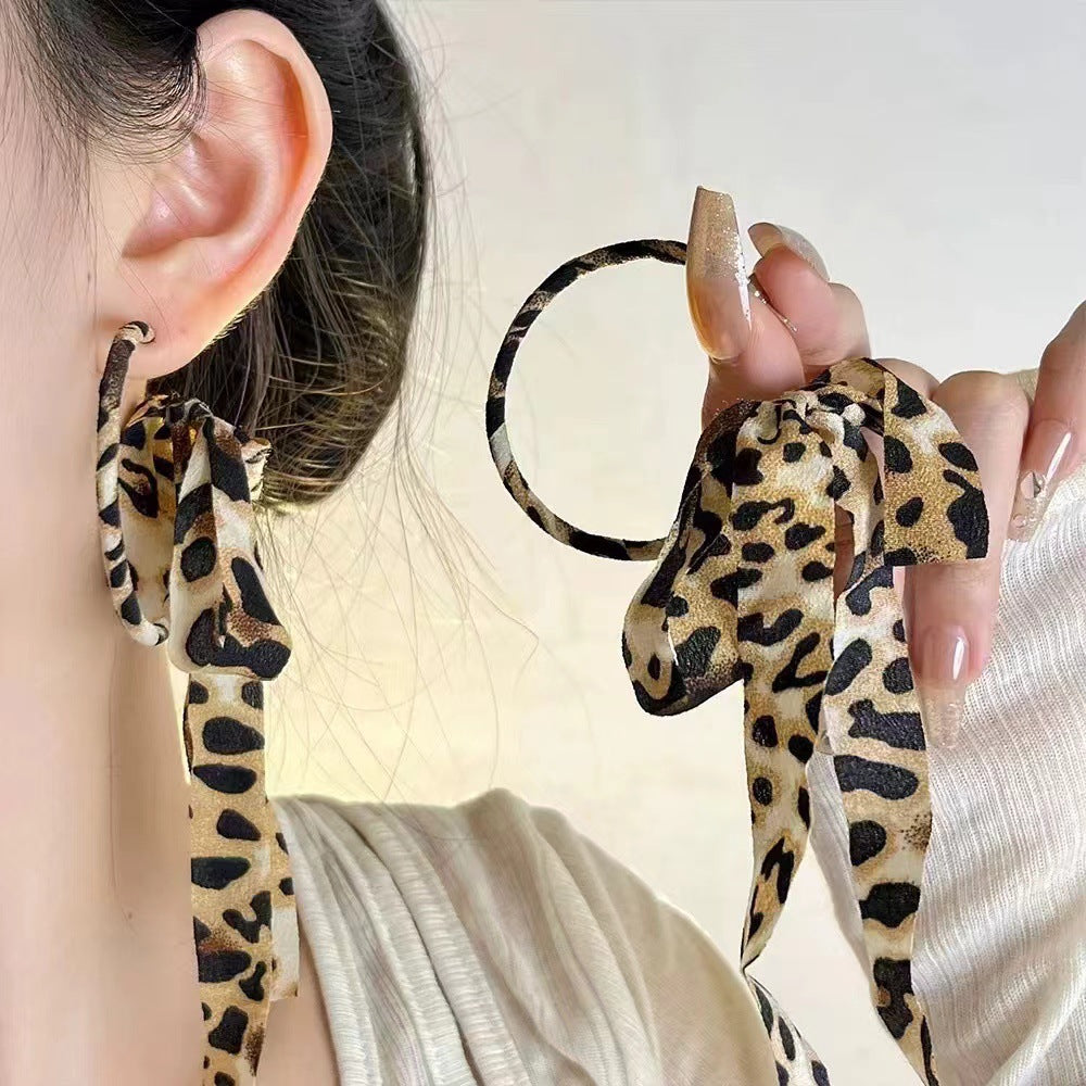 Women's Style High-grade Large Hoop Light Luxury Ear Clip Earrings