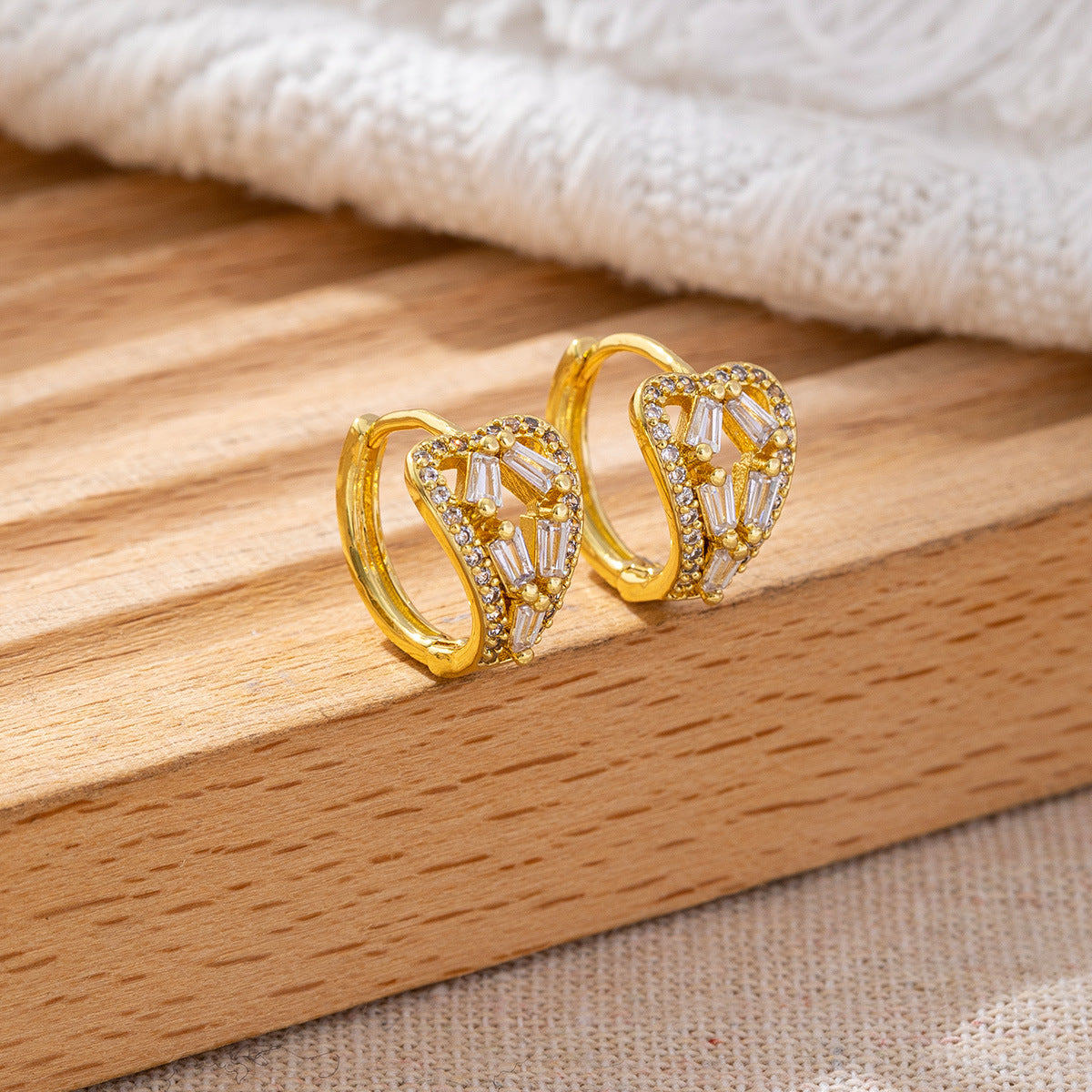 Classic Style Gold-plated Clover Clip High-grade Zircon Ear Buckle