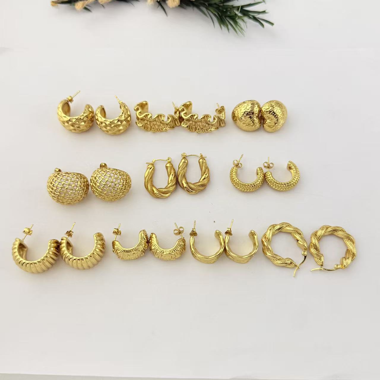 Twist Pleated Design Shaped Fashion Commuter Style Simple Versatile Elegant Earrings