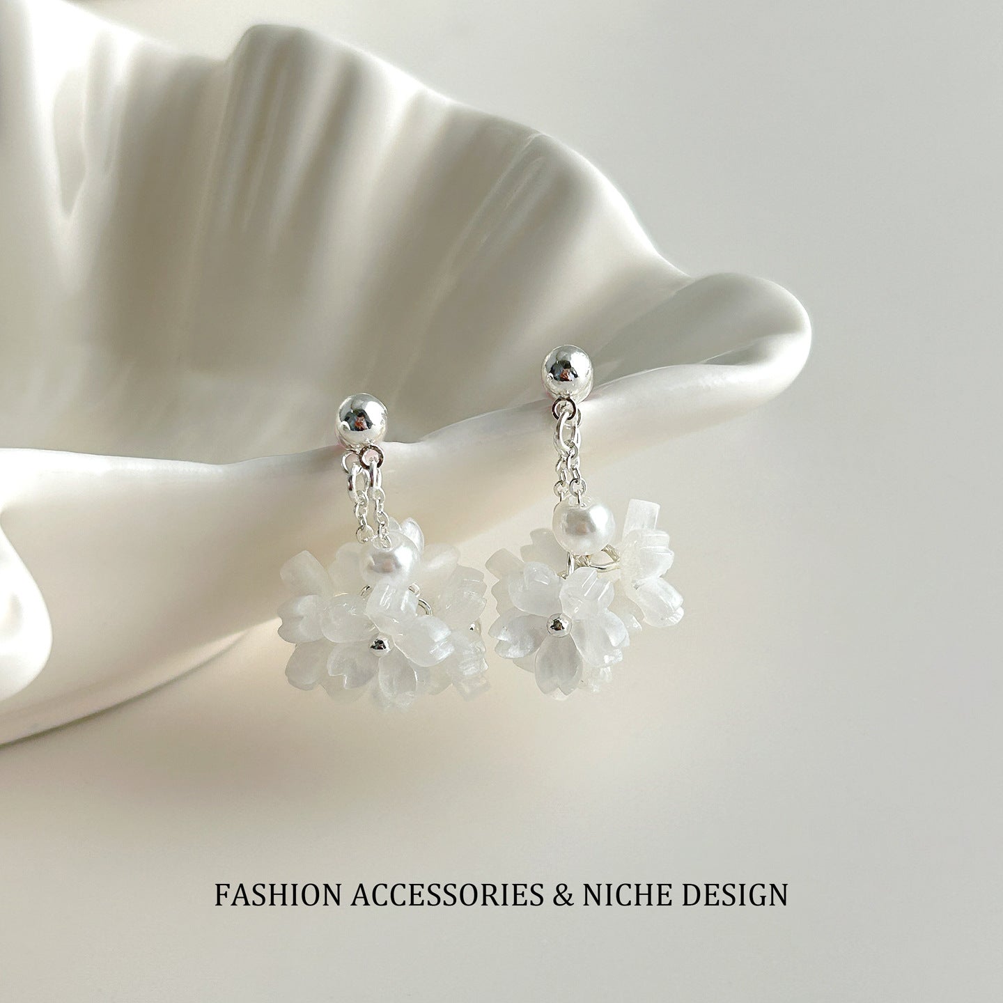 Pearl Flower Light Luxury Minority Design Earrings