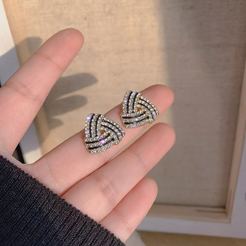 Women's Retro High-grade Black Oil Triangle For Light Luxury Temperament Stud Earrings