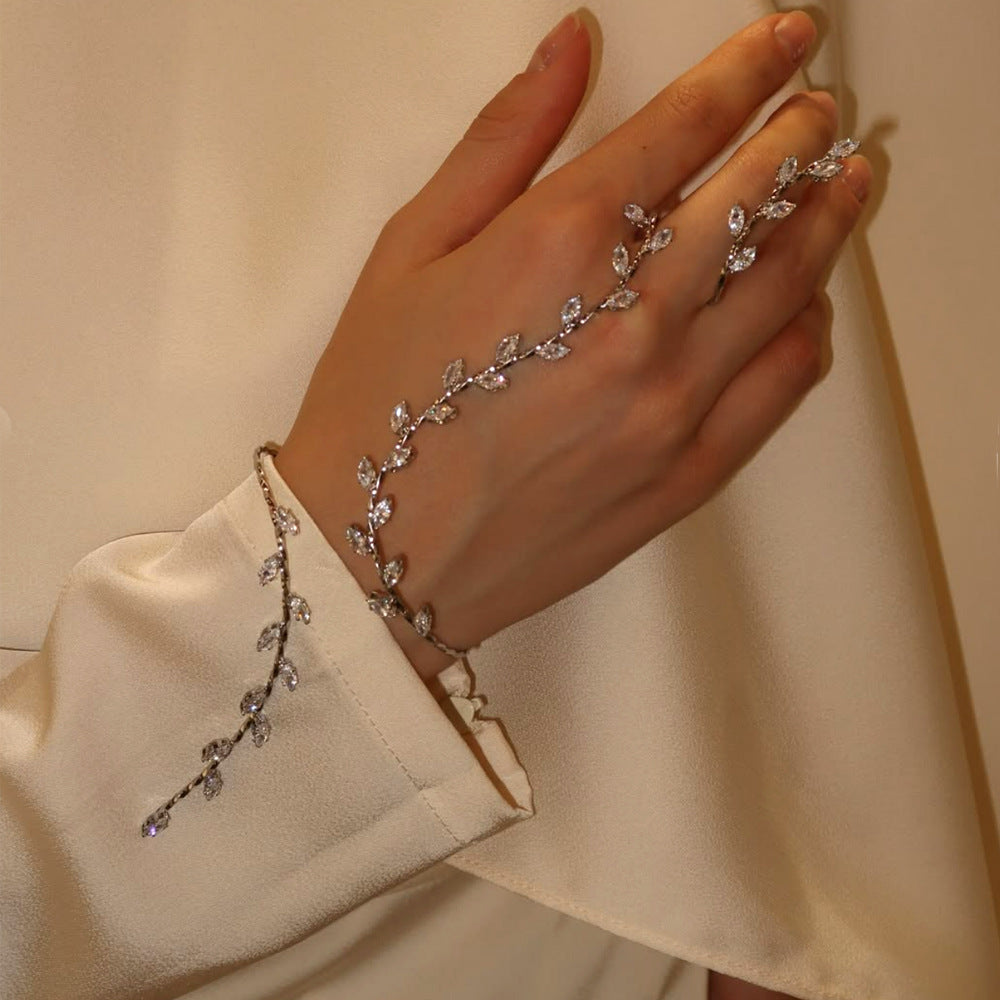 Leaves Shape Zircon Finger Chain Unique Fashion Generous Bracelet