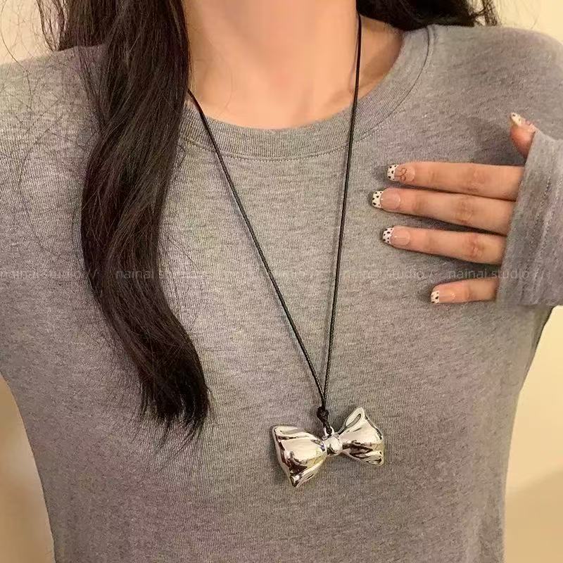 Women's Simple Sier Bow Metal Sweet High-grade Personality Sweater Pendants