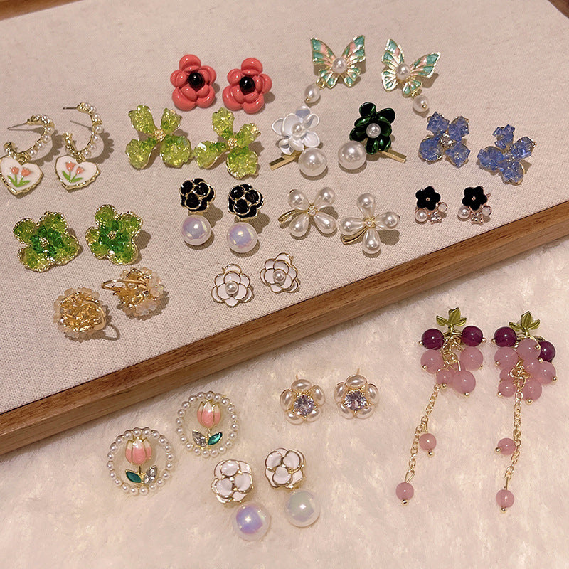Women's Sier Needle Fresh Flower For Light Luxury Minority High-grade Pearl Stud Earrings
