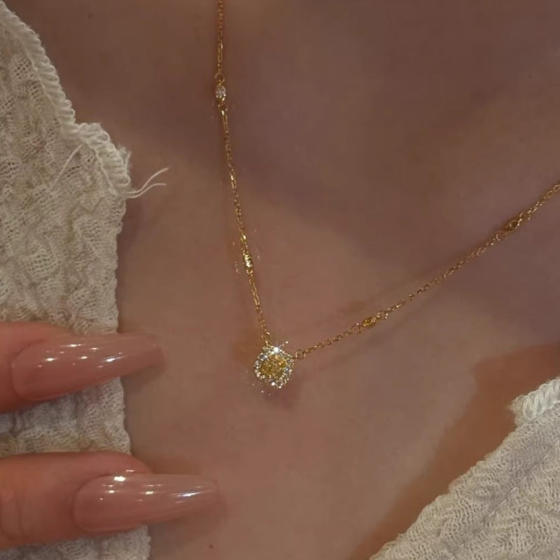 Women's Design Light Luxury Small Sugar Cube Twin French Necklace