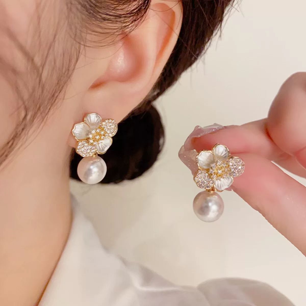 Women's Pearl Flower Light Luxury Graceful Fashionable Versatile Earrings