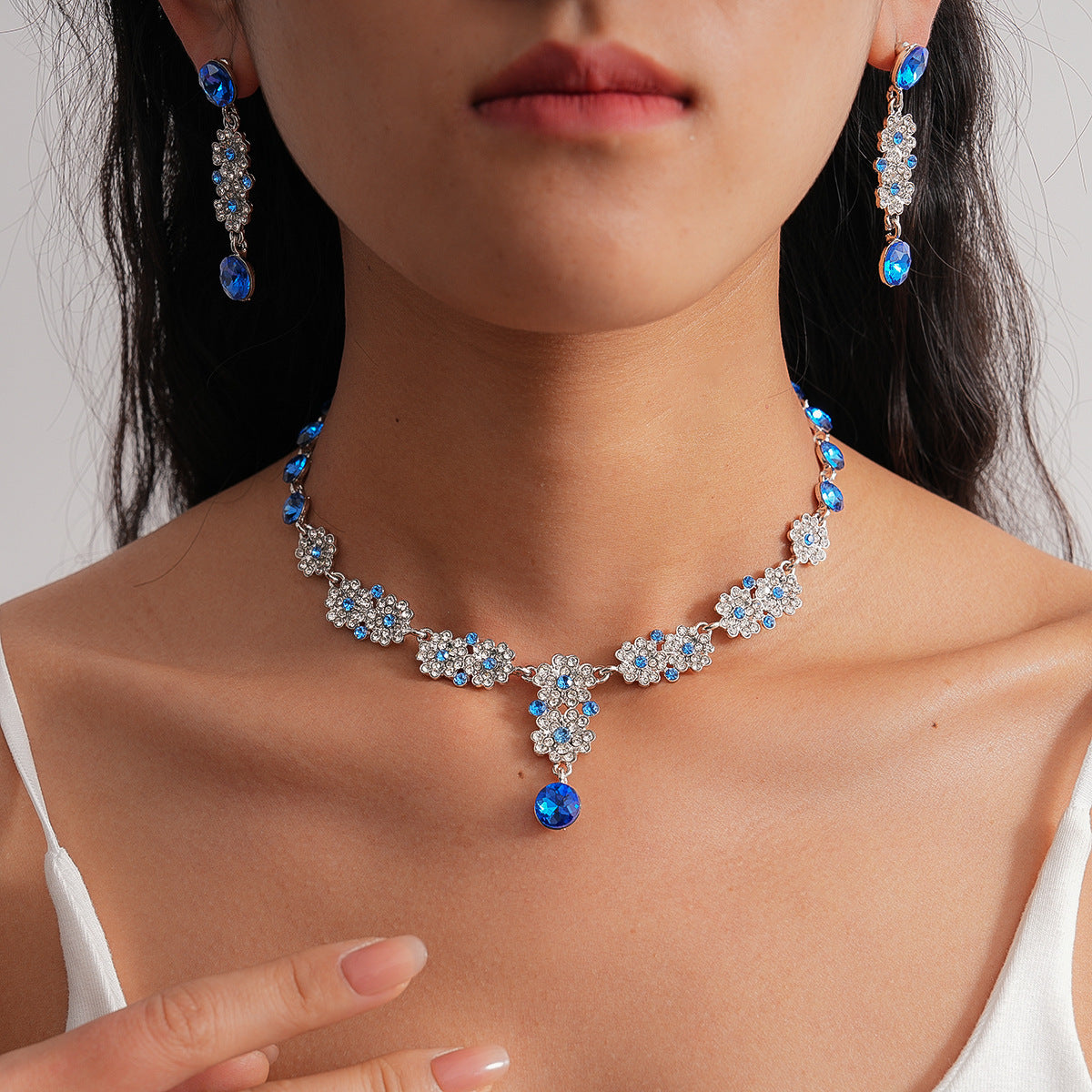 Women's Flower Round Vintage Court Style Light Luxury Clavicle Chain Fashion Necklace