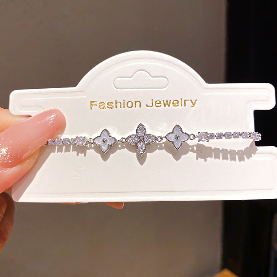 Women's Real Gold Electroplated Zircon Fritillary Flower Buckle Fashionable Exquisite Light Bracelets
