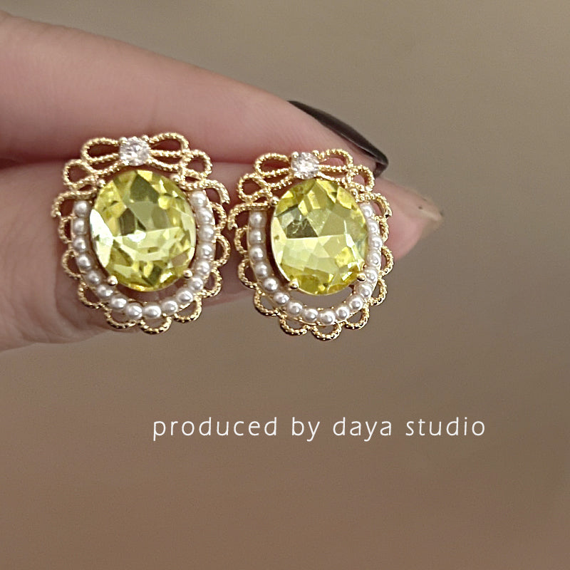 Women's Retro Olive Green Rhinestone Oval Light Luxury High-grade Design Fairy Earrings
