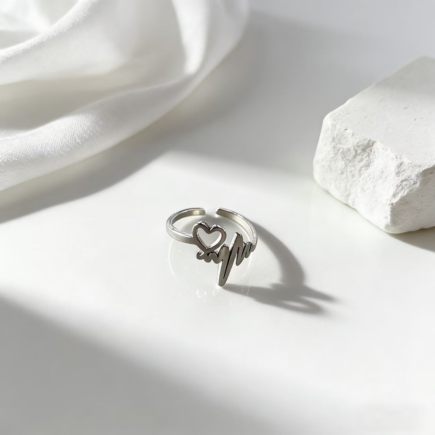Fashion Trend Heart Shape Mirror Surface Polished Ring