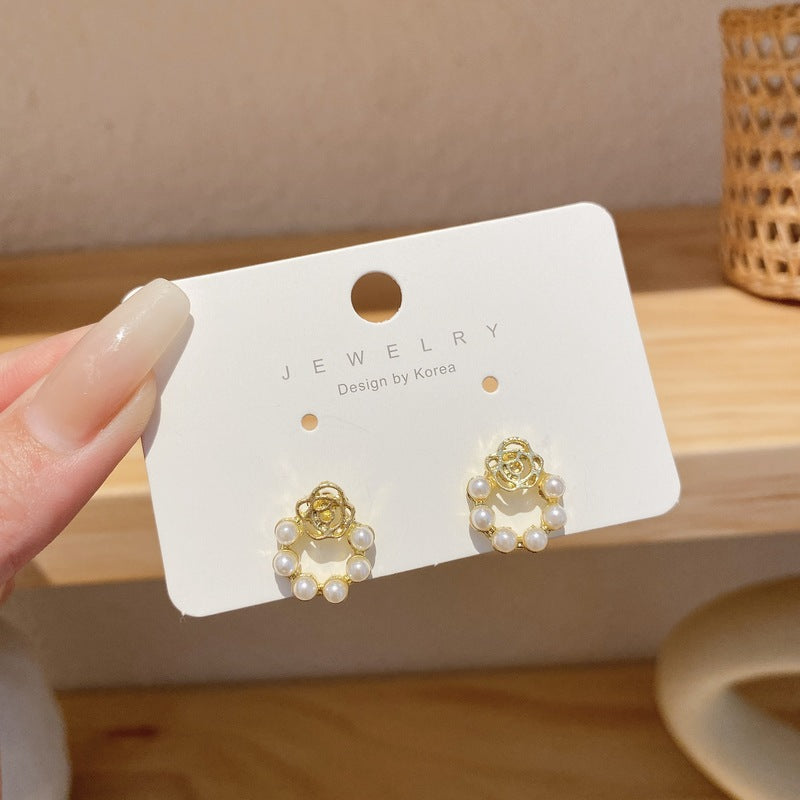 Women's Korean Style Metal Alloy Pearl High-grade Long Stall Light Stud Earrings