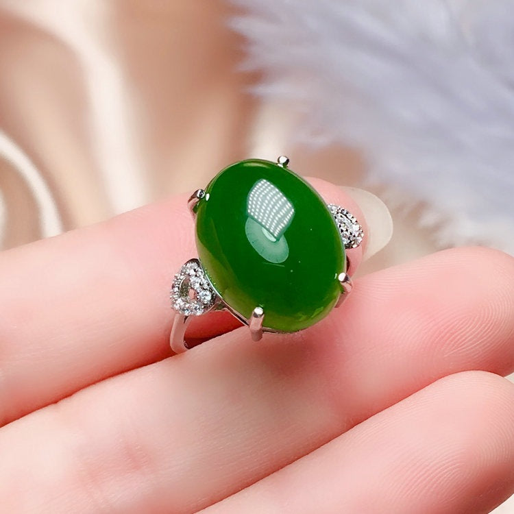 Women's Elegant Goose Egg-shaped Simulation Jasper Green Rings