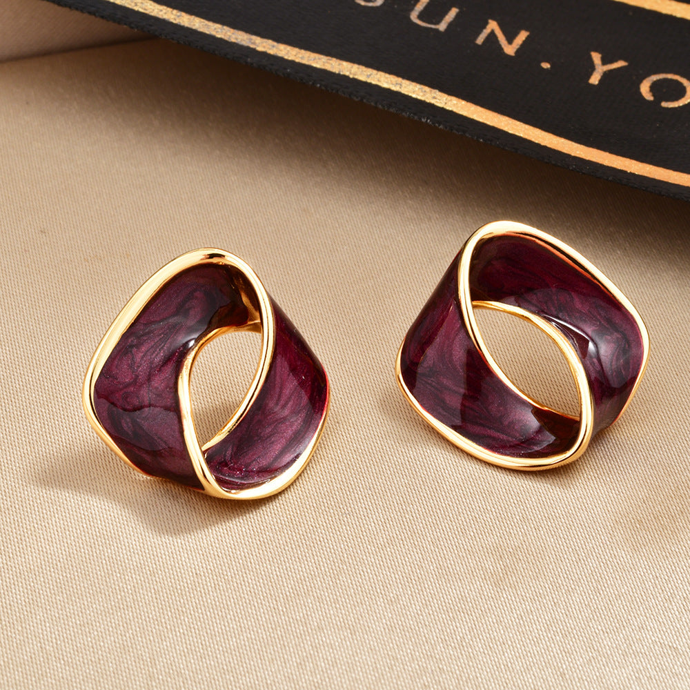 Women's Retro Simple Fashion Temperament Wild Elegant Light Luxury High-grade Personalized Stud Earrings