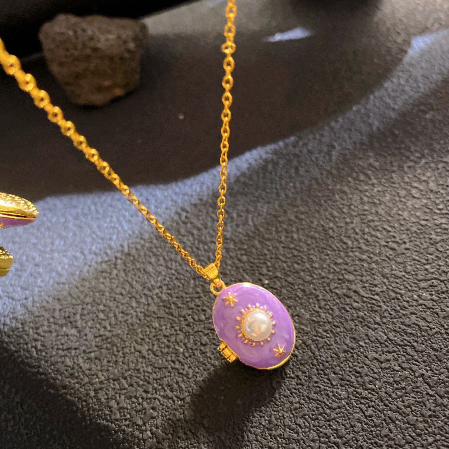 Women's Drip Glazed Box Fashion Shell Pearls Light Luxury Clavicle Pendants