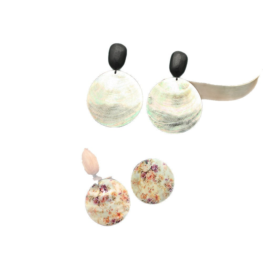 Women's Shell White Lip Texture Printing Design Affordable Luxury Fashion Commuter Stud Earrings