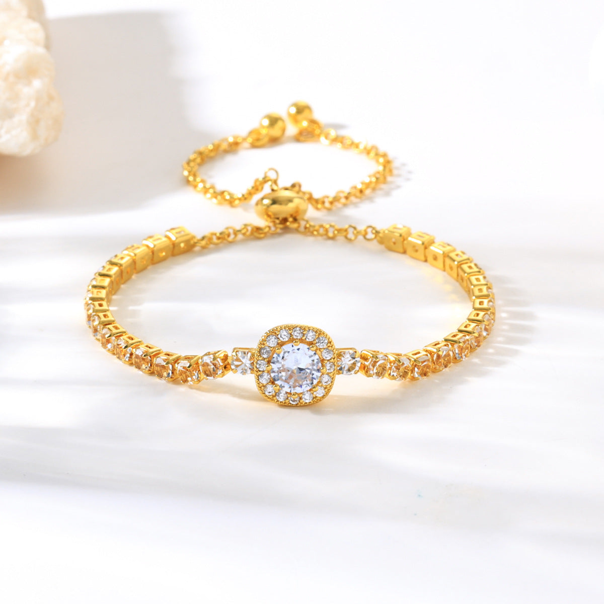 Women's Fashionable Rose Gold Loving Heart Zircon Simple Alloy Bracelets