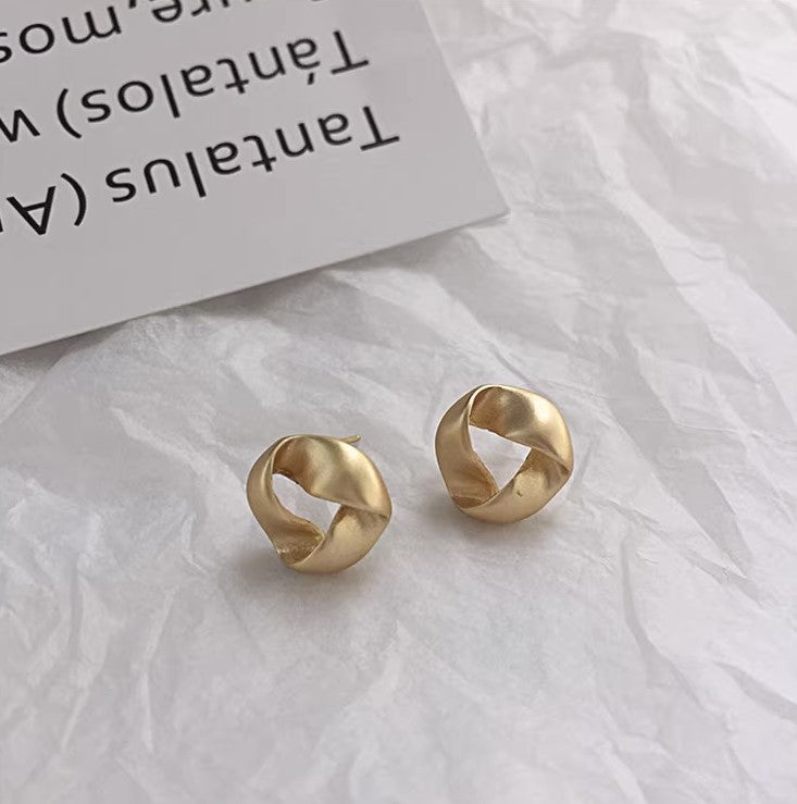 Plated Premium Lady Temperament Retro Matte Knotted Rings