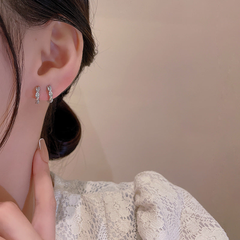 Women's Winding Circle Ear Clip Cold Wind Minority Simple Personalized Earrings
