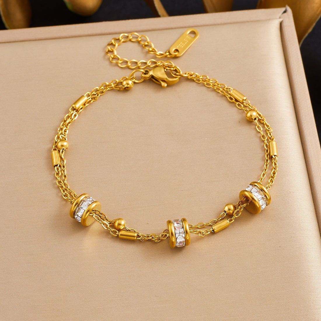 Fashion High-grade Gold-plated Twin Chain Stainless Steel Round Hand Bracelet