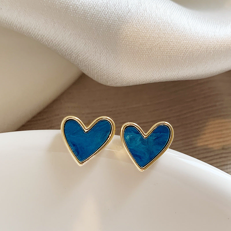 Women's Loving Heart Retro High-grade Light Luxury Stud Earrings
