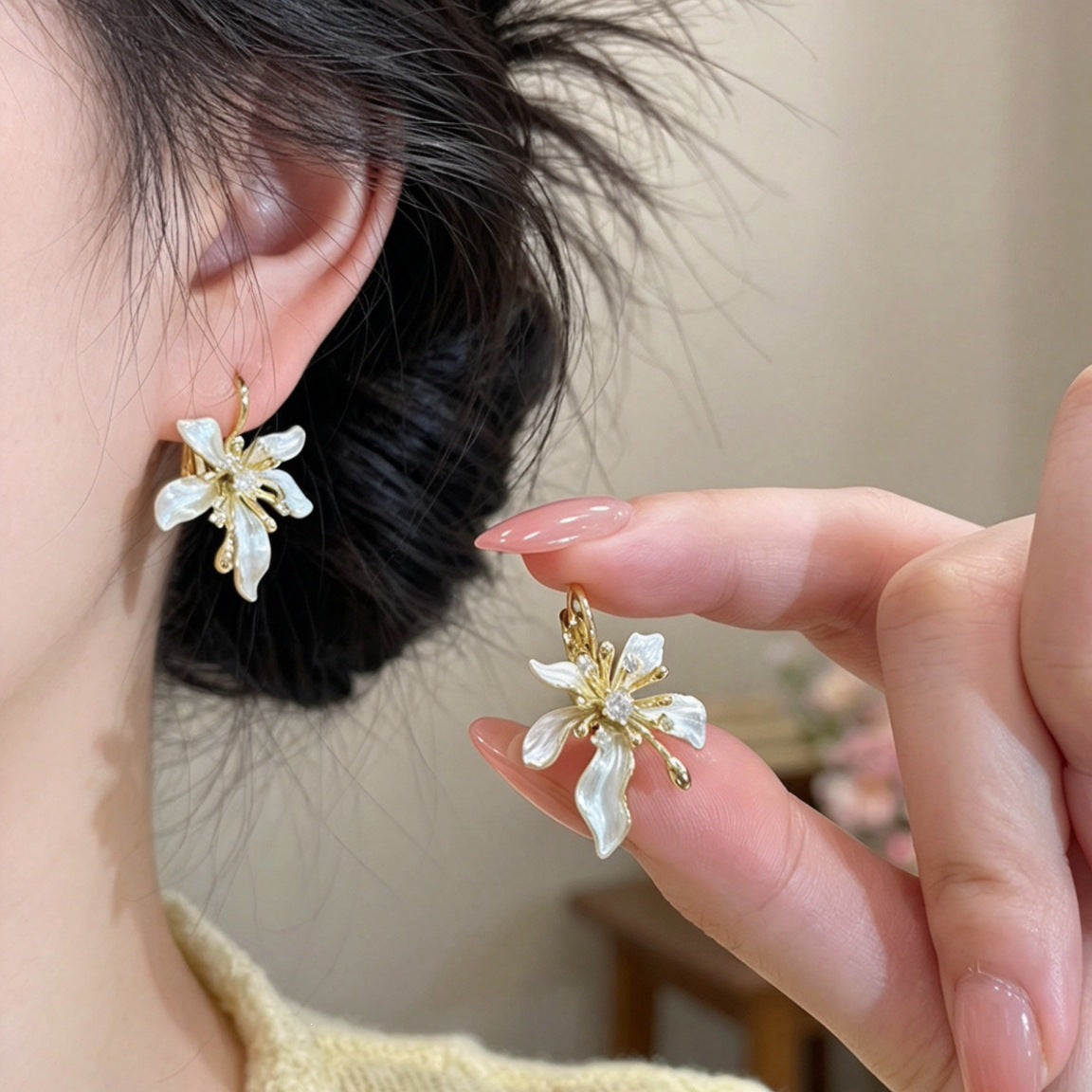 Women's French Gentle Drip Glazed Flower Zircon Fashion Temperamental Minority Design Ear Buckle