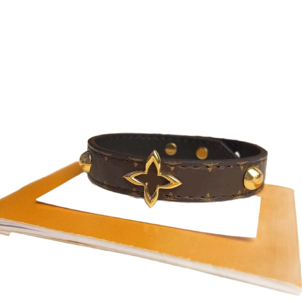 V's Four-leaf Clover Presbyopic Leather Couple Simple Bracelet