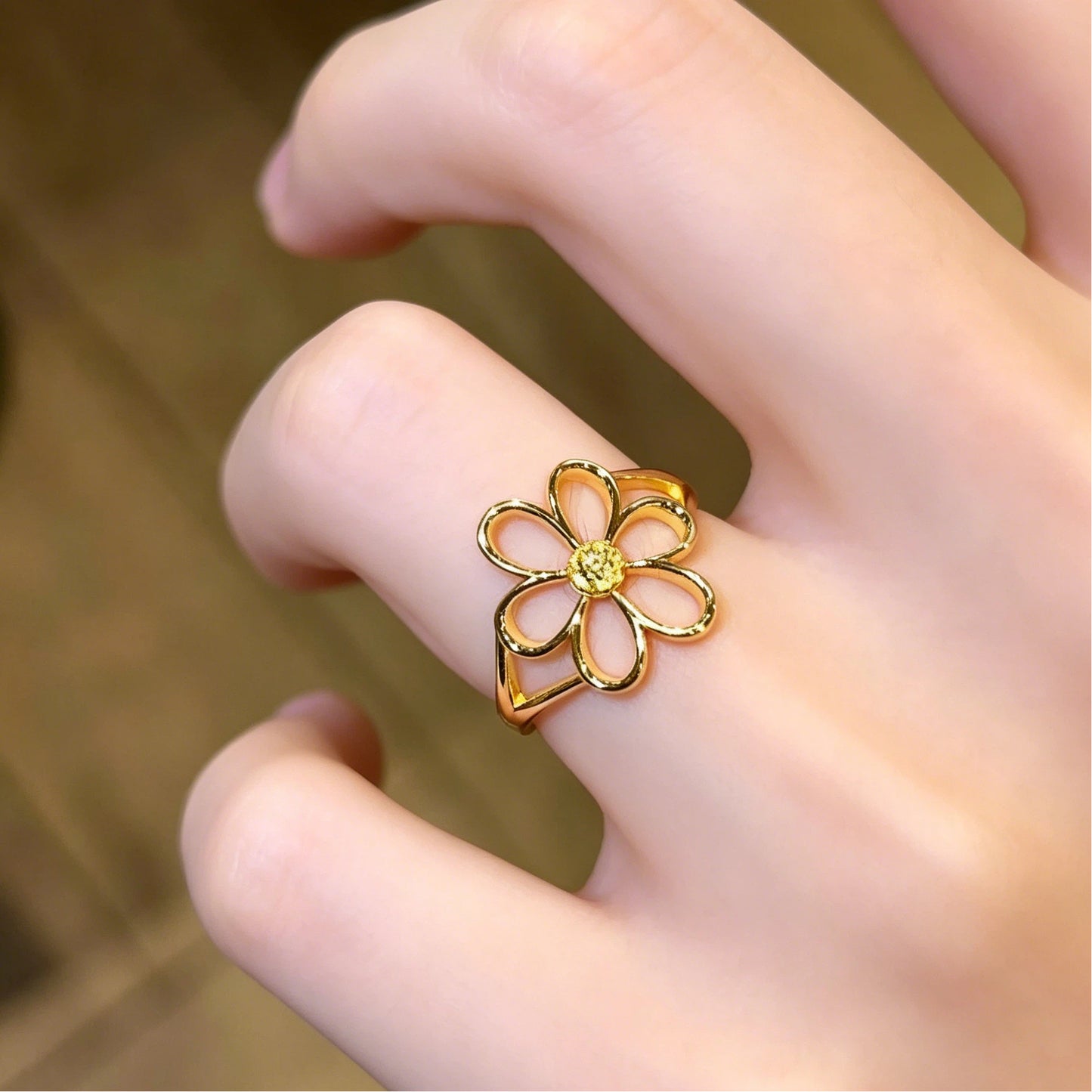 Micro Inlaid Zircon Four-leaf Clover Female Fashion Personality Vine Winding Ring