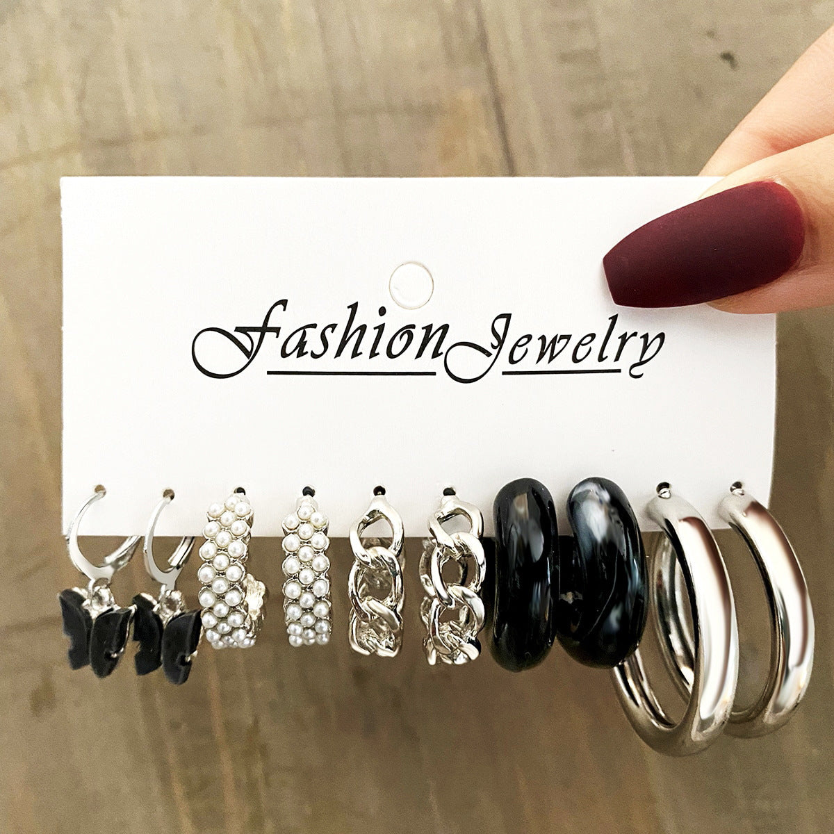 Combination Wind Black Butterfly Simple Alloy Type Chain Embedded Rings