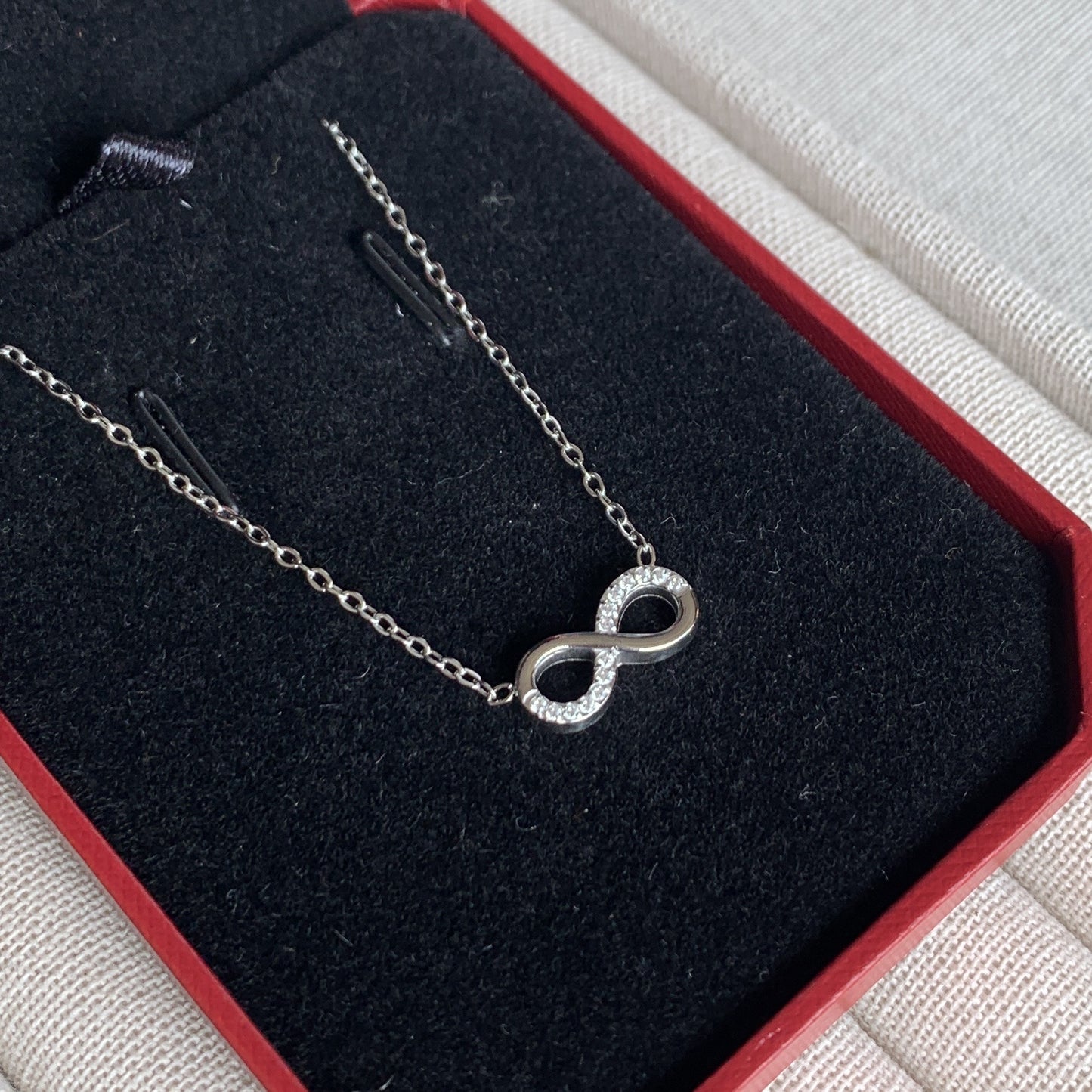 Steel Infinite Loop Symbol Light Luxury Minority Female Clavicle Chain Necklaces