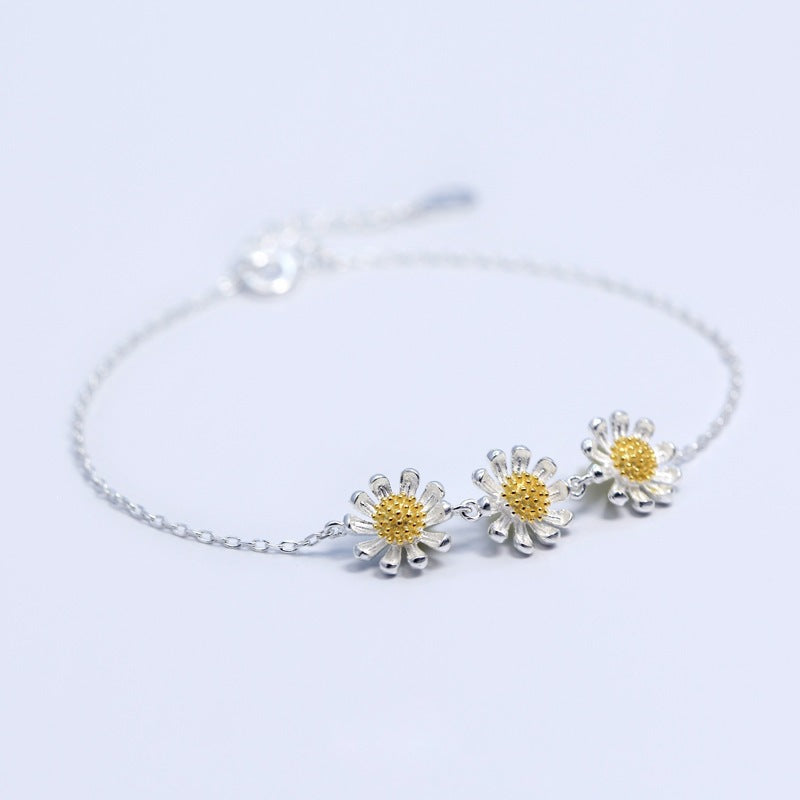 Fresh Three Small King Whyte Flower Female Sweet Bracelet
