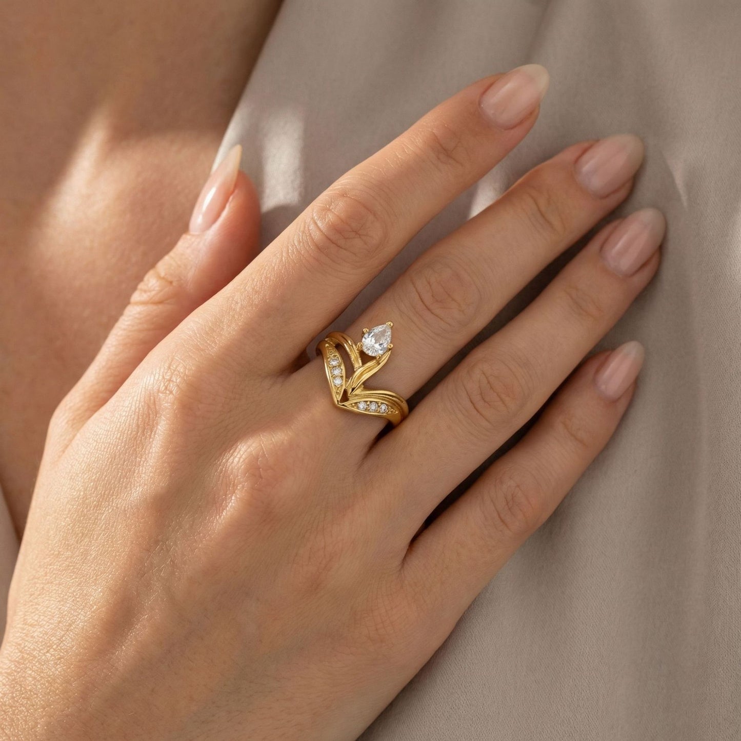 Luxury Flower Gold Exquisite Hollow Anniversary Gift Rings