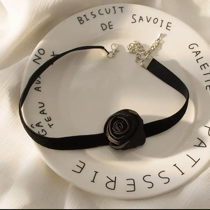 Women's Black Style Temperamental Minority Flower Clavicle Necklaces