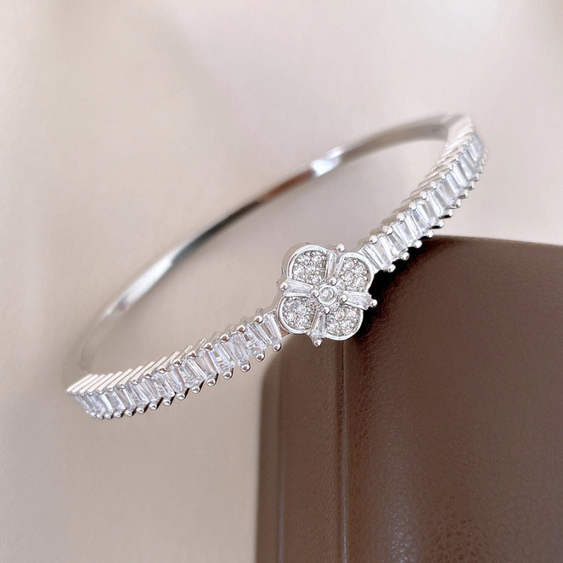 Women's Oval Leaf Small Fresh Gentle Temperament Light Luxury High Sense Bracelet