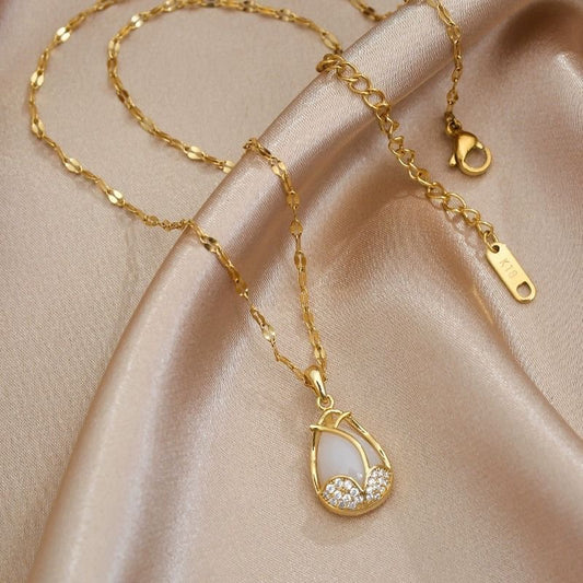 Women's Luxury Simplicity Tulip Opal Titanium Steel Clavicle Chain Gold Necklace