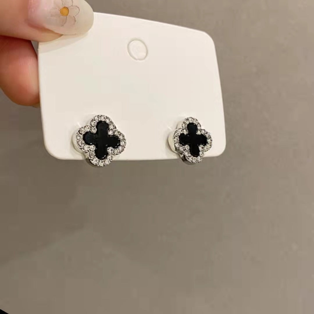 Women's Korean Fashion Temperamental Minority Design Style Petite Stud Earrings