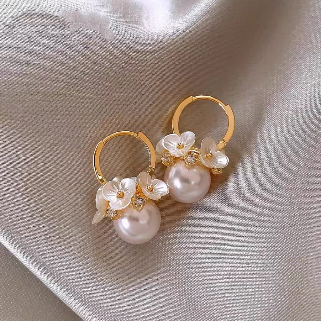 Women's Pearl Flower Fashionable High-grade French Entry Earrings
