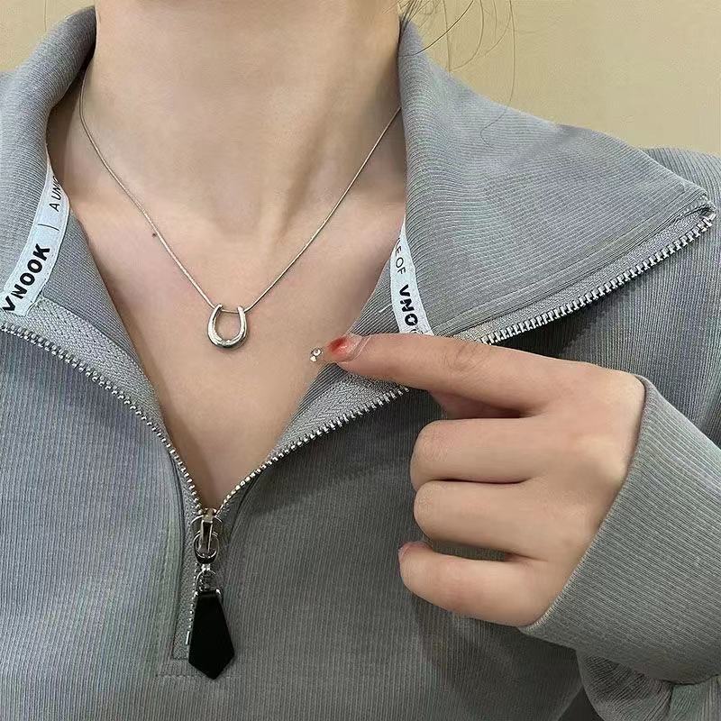 Design Sense U-shaped Horseshoe Female Light Luxury Minority Clavicle Chain Necklaces