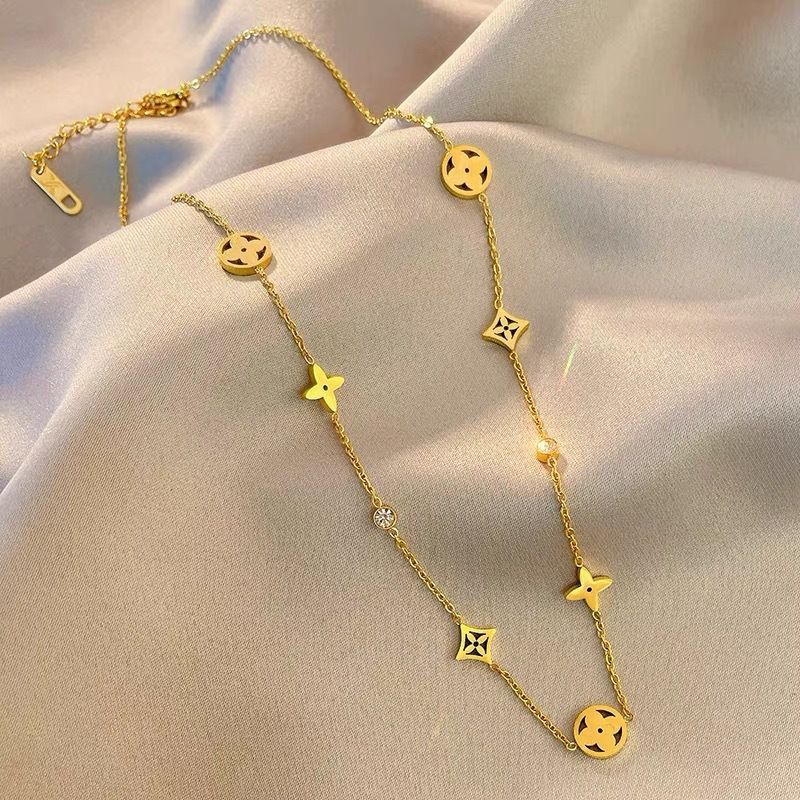 Women's Fashion High-grade Clover Diamond Titanium Steel Gold Necklace