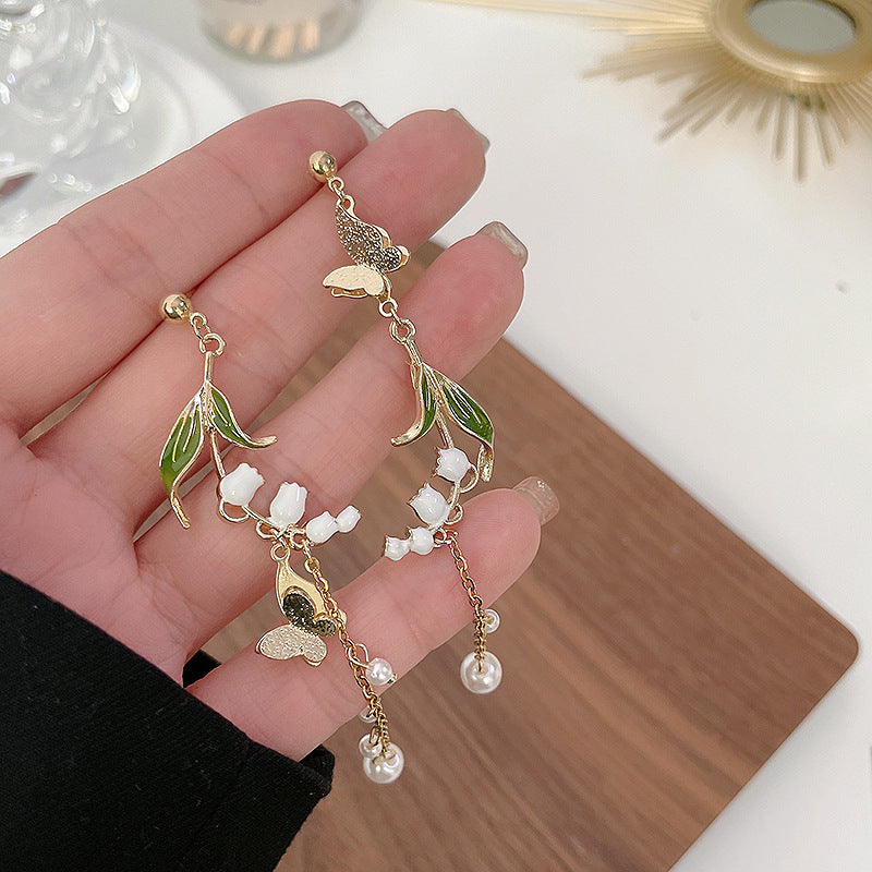 Women's Sier Needle Personality Asymmetric Lily Butterfly Niche Fresh Pure Design Necklace