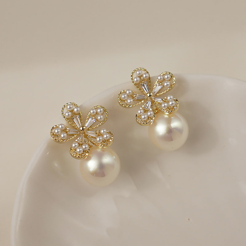 Women's Elegant Delicate Pearl Fashionable Niche Temperament Earrings