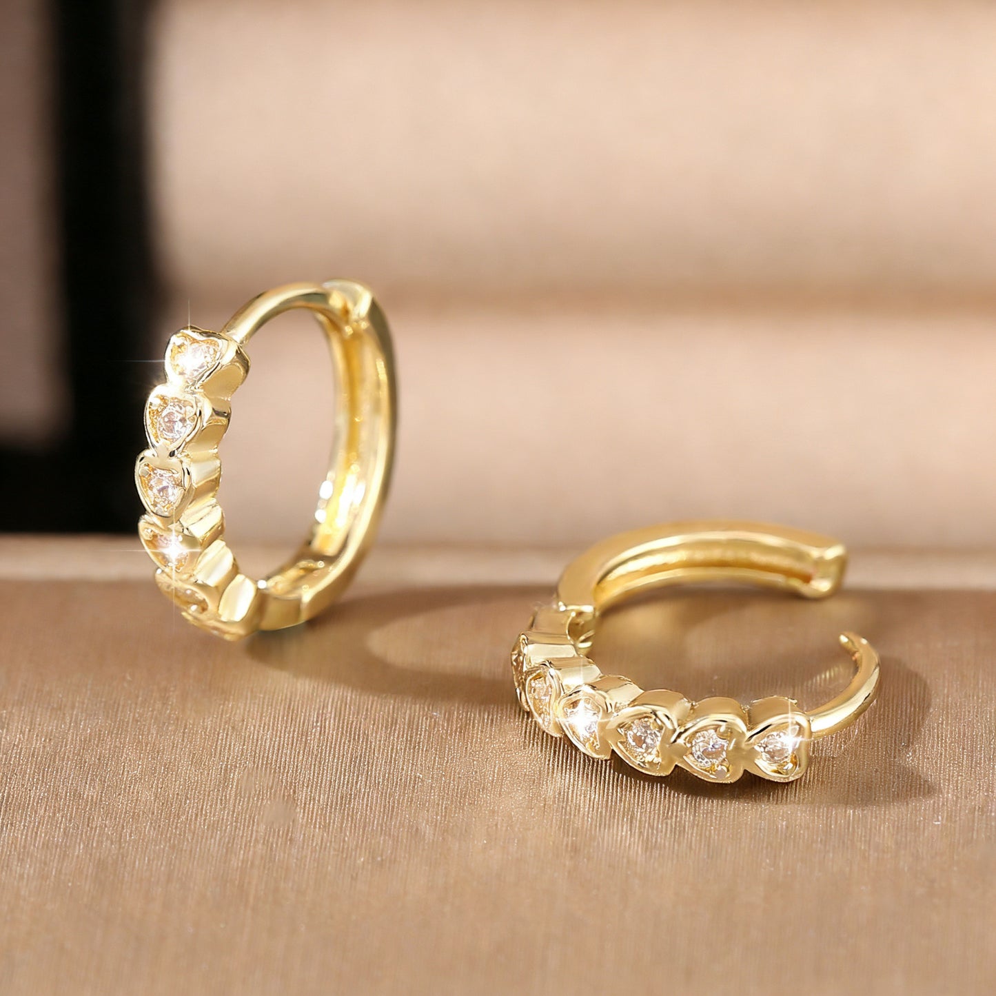 Gang Drill Shiny Zircon Heart-shaped Row Inlaid Sweet Feeling Full Ear Buckle