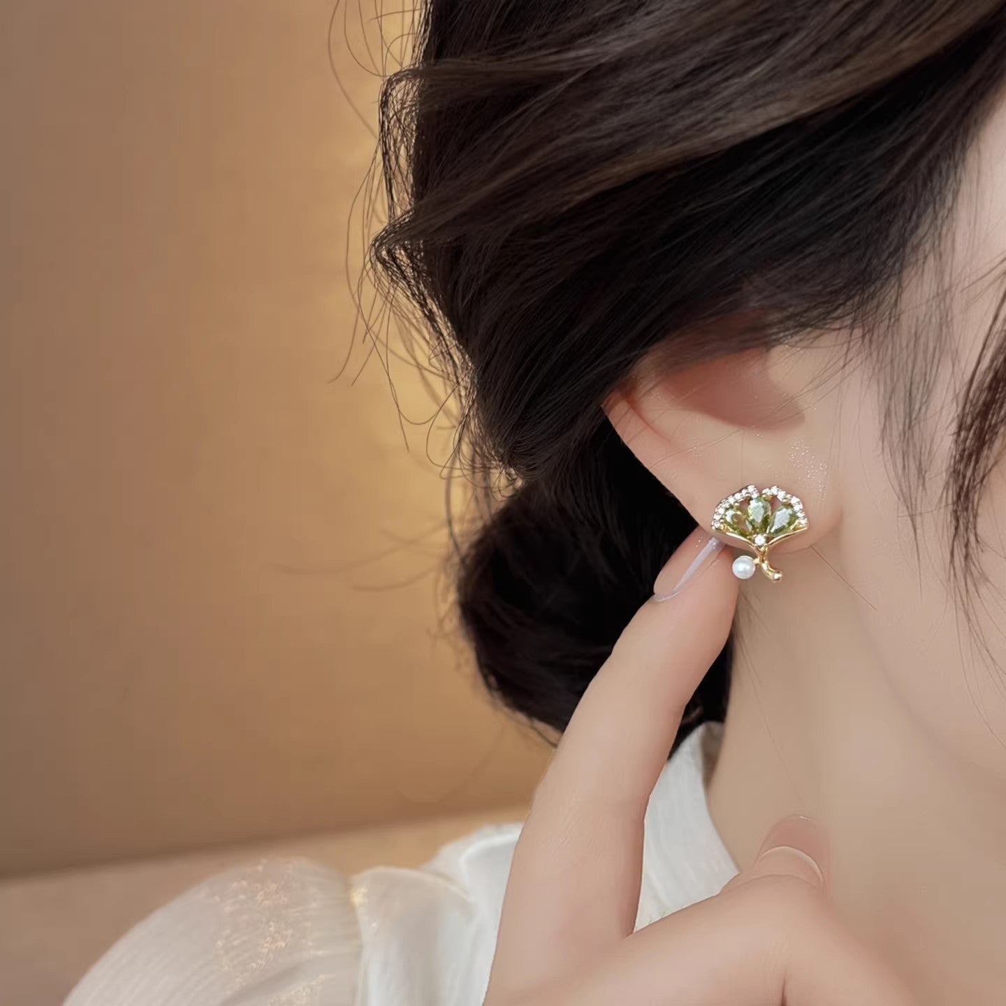 Women's Luxury Retro Fan-shaped Zircon High-grade Green Pearl Design Rings