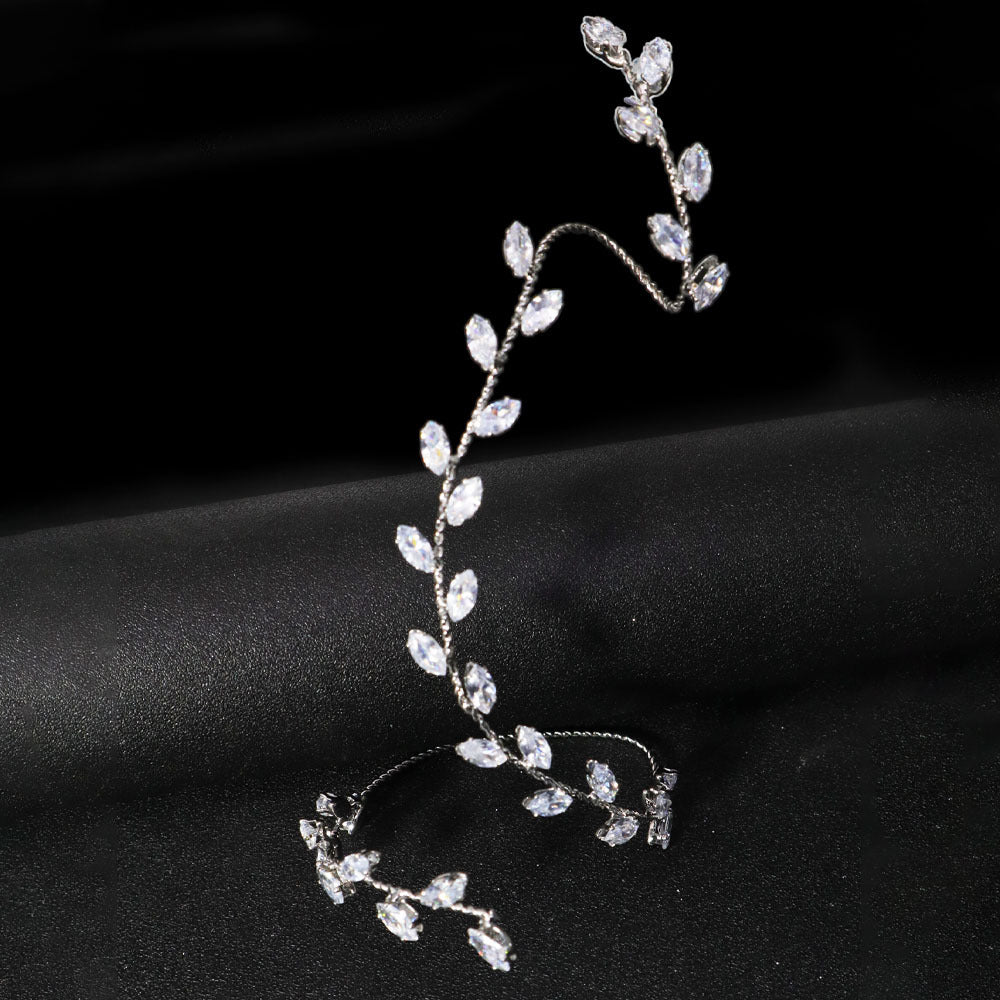Leaves Shape Zircon Finger Chain Unique Fashion Generous Bracelet
