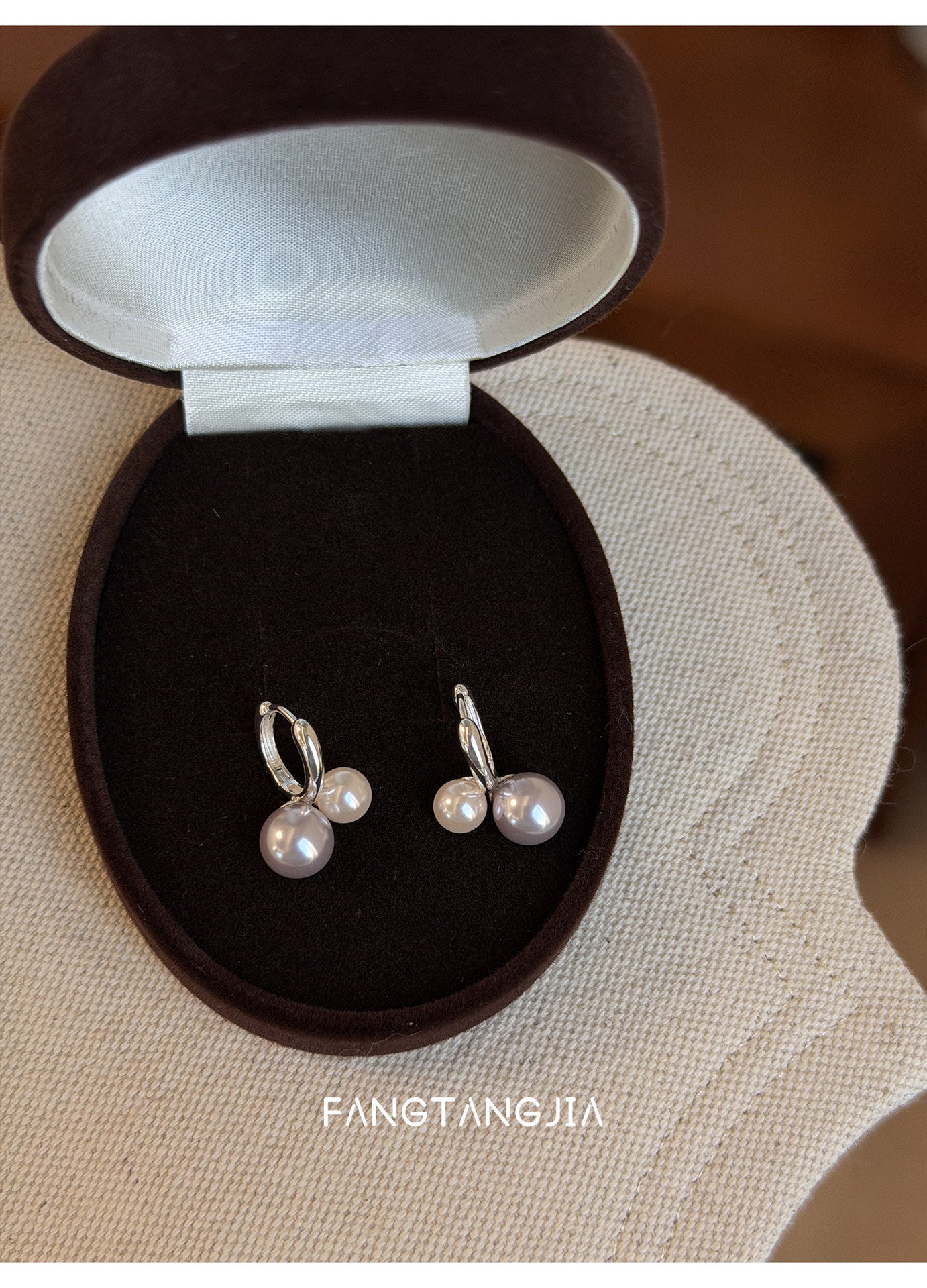 Gentle Mocha Mousse Pearl Small Cherry Clip Light Luxury Minority Ear Buckle