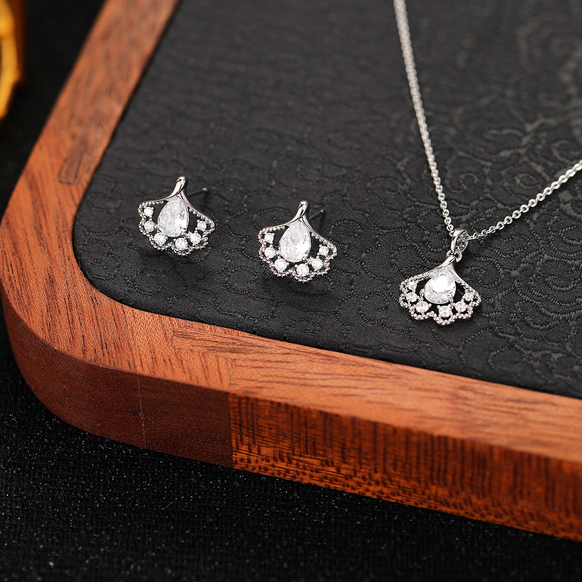 Glamorous Comfortable Two-piece Affordable Luxury Fashion Jewelry Set