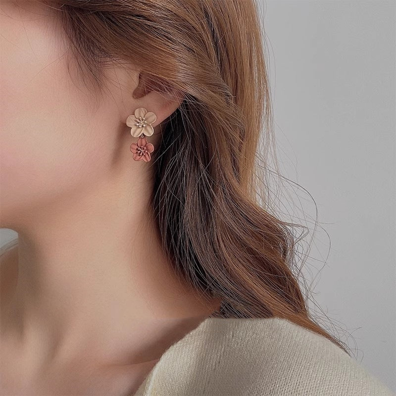 Design Contrast Color Painted Flower Personality Minimalist Stud Earrings