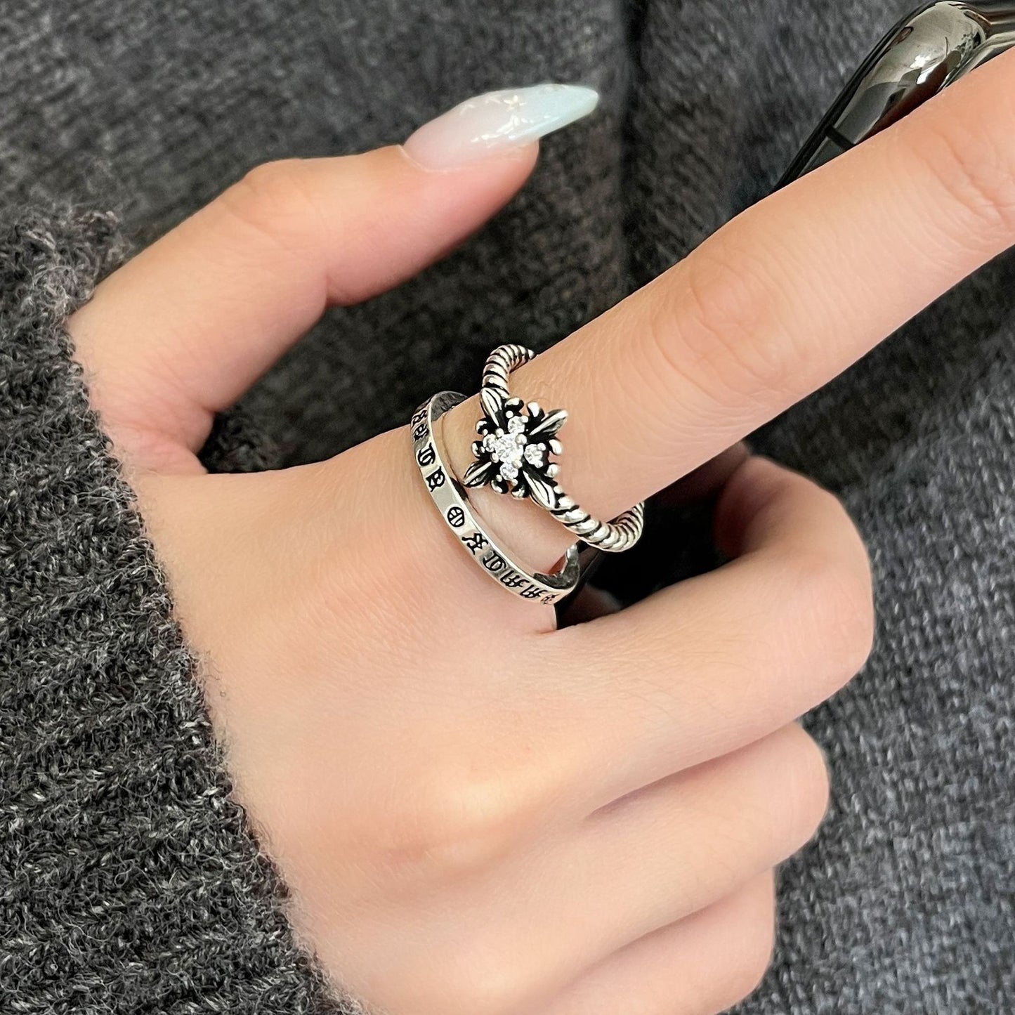 Women's Retro Distressed Double Layer Four Stars Design Opening Ring