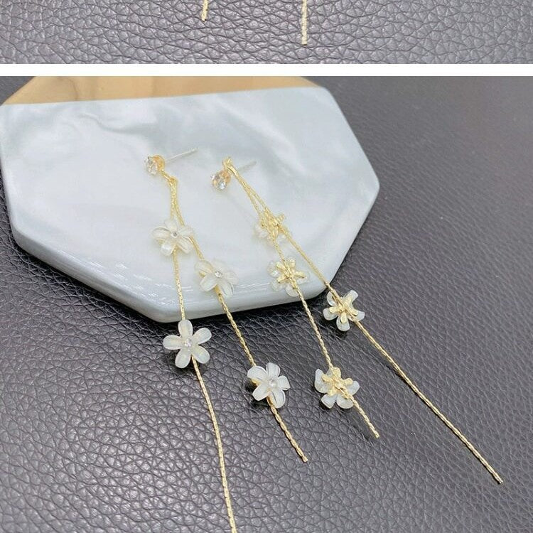 Elegant White Flower Long Small Tassel Ear Line